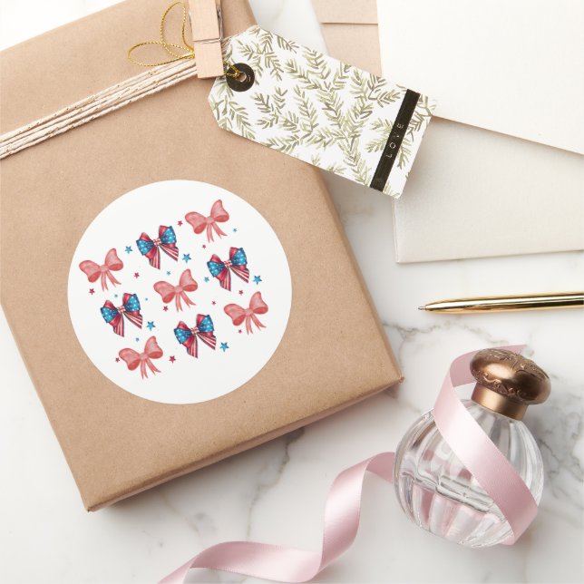 American Coquette Bows, Red White Blue Patriotic Runder Aufkleber (Schenken)