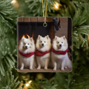 American Eskimo am Feuerplatz Weihnachten Keramikornament