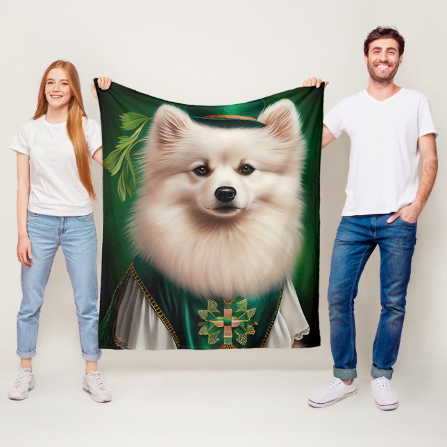 American Eskimo Hund in St. Patrick's Day Dress Fleecedecke (Beispiel)