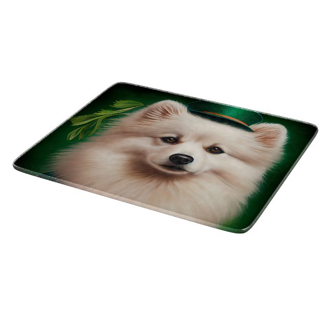American Eskimo Hund in St. Patrick's Day Dress Schneidebrett (Ecke)