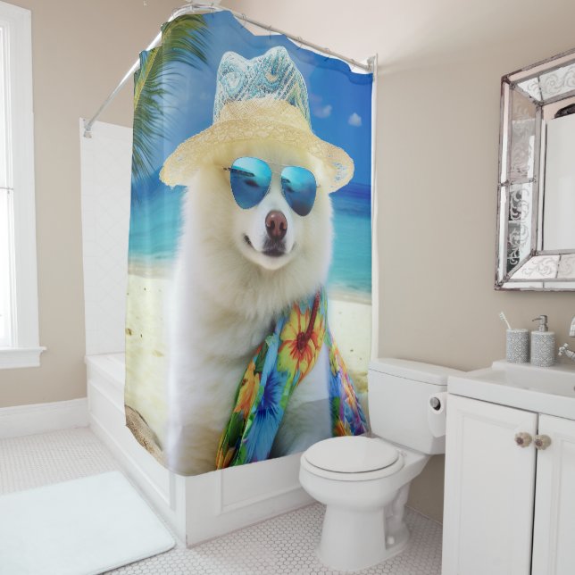 American Eskimo on Beach, Sommergeschenk für Hunde Duschvorhang (Beispiel)