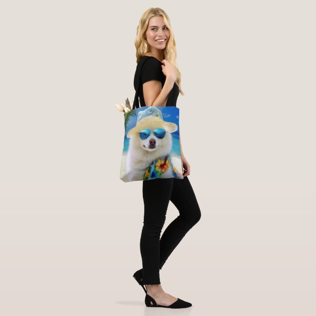 American Eskimo on Beach, Sommergeschenk für Hunde Tasche (Am Model)