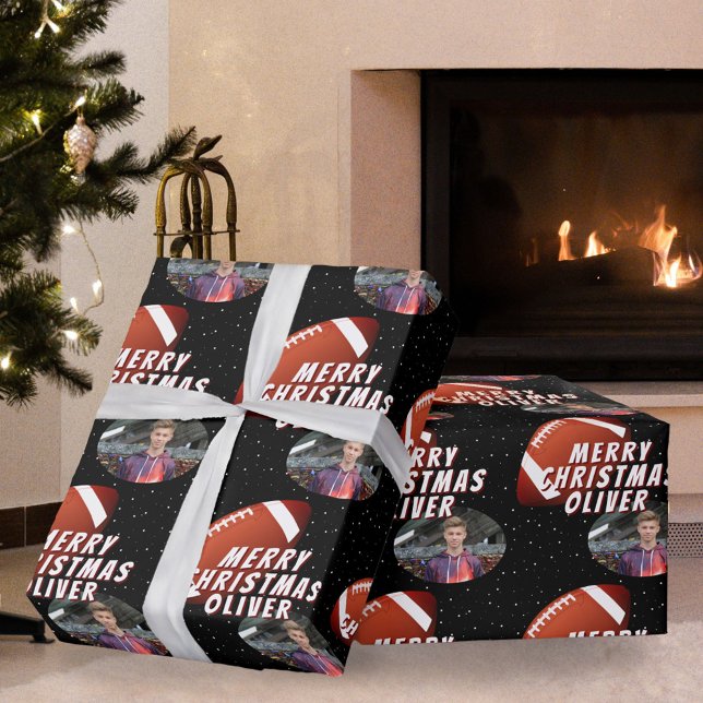 American Football Ball Frohe Weihnachtsjunge Foto Geschenkpapier (Von Creator hochgeladen)
