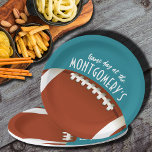 American Football Game Day Aqua Pappteller<br><div class="desc">Teller in 2 SIZES - 9" und 7" zeigen einen American Football on aqua und die Worte "It's Game Day!" zusammen mit Ihrem Namen. Mehr Farben und passende Artikel in unserem Shop.</div>
