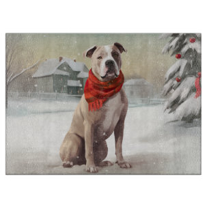 American Staffordshire Hund im Schnee Weihnachten Schneidebrett