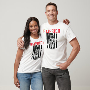Amerika, Astronaut mit amerikanischer Flagge T-Shirt