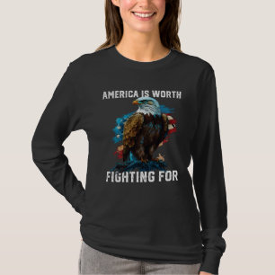 Amerika ist es wert, dafür zu kämpfen Amerikanisch T-Shirt