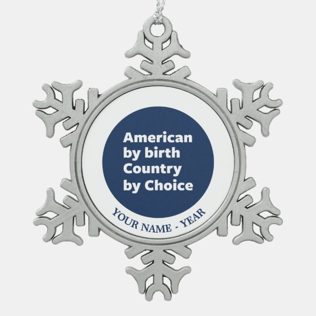 Amerikaner durch Geburt, Land durch Wahl Schneeflocken Zinn-Ornament (Vorderseite)