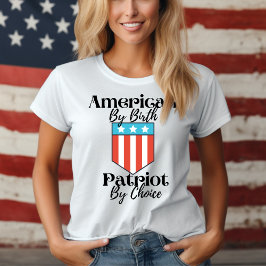 Amerikanerin von Geburt Patriot nach Wahl T-Shirt