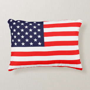 Amerikanisch gestaltetes Kissen mit Flagge