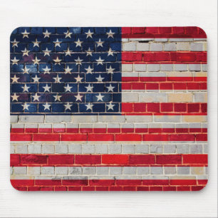 Amerikanische Flagge an einer Ziegelmauer Mousepad
