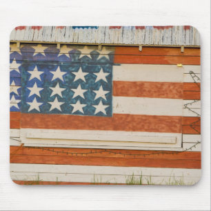 Amerikanische Flagge auf einem Feuerwerkstand in d Mousepad