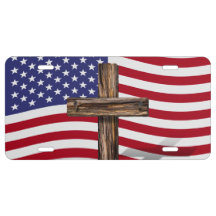 Amerikanische Flagge, die mit schroffem Kreuz