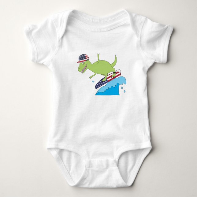 Amerikanische Flagge Dinosaurier Surfing Baby Strampler (Vorderseite)