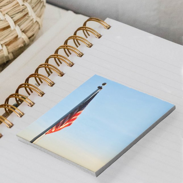 Amerikanische Flagge durch Morgenröte Notizblock (Von Creator hochgeladen)