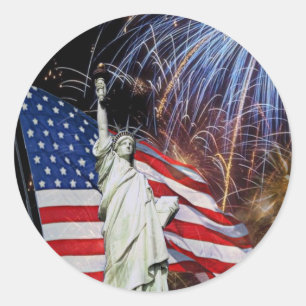 Amerikanische Flagge, Feuerwerk und Freiheitsstatu Runder Aufkleber