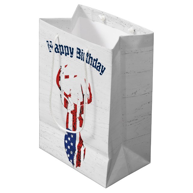 Amerikanische Flagge Hirsch auf Holz Mittlere Geschenktüte (Vorderseite Schrägansicht)