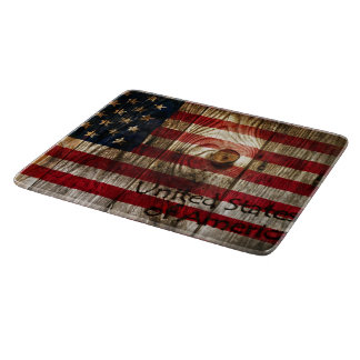 Amerikanische Flagge im hölzernen bord Schneidebrett