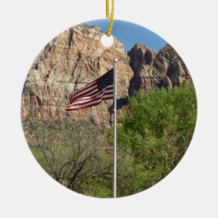 Amerikanische Flagge im Zion National Park II Keramik Ornament