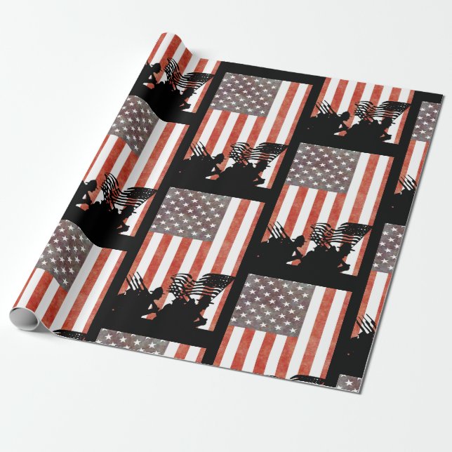 Amerikanische Flagge mit Soldat-Silhouette Geschenkpapier (Ungerollt)