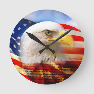 Amerikanische Flagge mit Weißkopfseeadler Runde Wanduhr