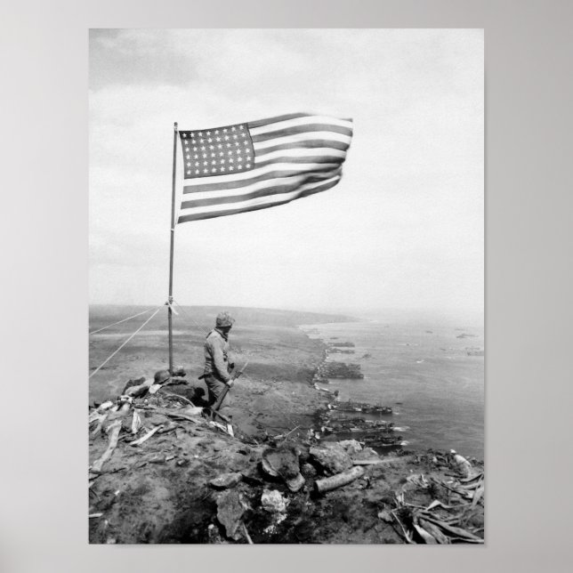 Amerikanische Flagge über dem Berg Suribachi - Zwe Poster (Vorne)