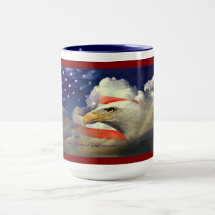 Amerikanische Flagge und Eagle Veterans Tasse