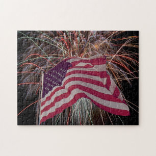 Amerikanische Flagge und Feuerwerk