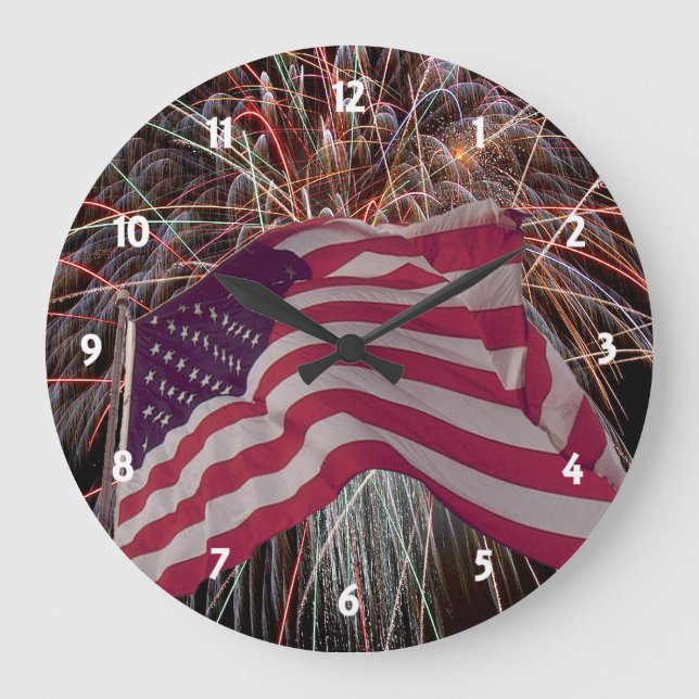 Amerikanische Flagge und Feuerwerke Große Wanduhr (Vorderseite)