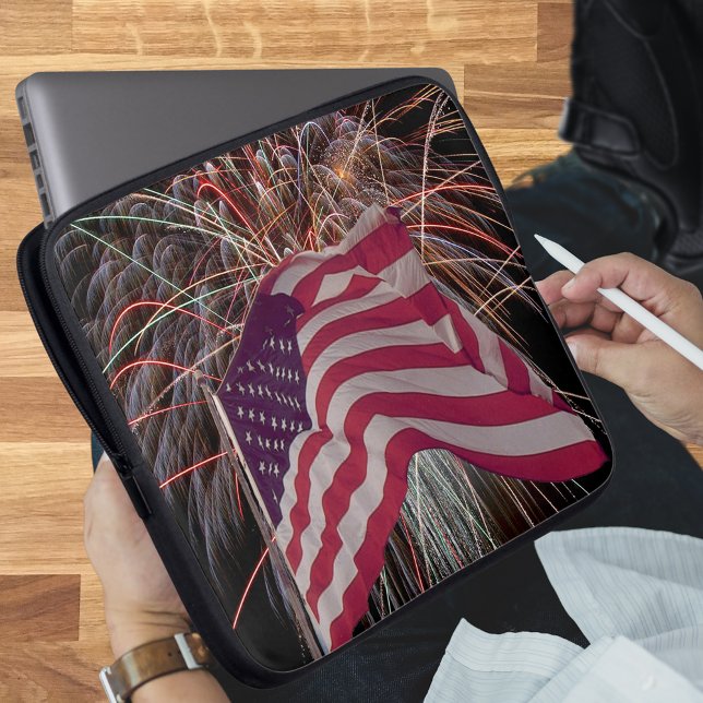 Amerikanische Flagge und Feuerwerke Laptopschutzhülle (American Flag and Fireworks Laptop Sleeve)