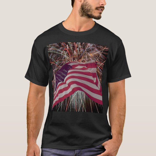 Amerikanische Flagge und Feuerwerke T-Shirt (Vorderseite)