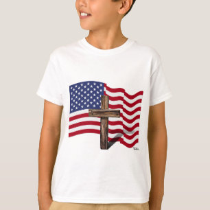 Amerikanische Flagge weht und raues Kreuz T-Shirt
