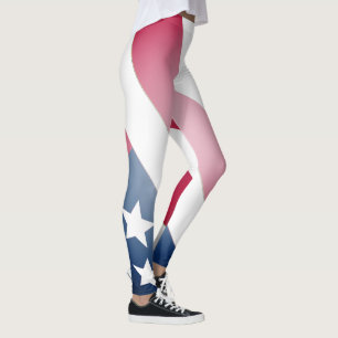 Amerikanische Flaggen auf blauen, roten und weißen Leggings