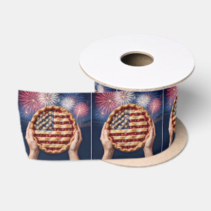 Amerikanische Flaggenkruste auf einem Kirschkuchen Satinband