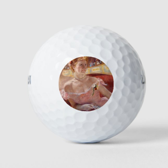 Amerikanische Frau mit Perlenschmuck und rosa Klei Golfball (Vorderseite)