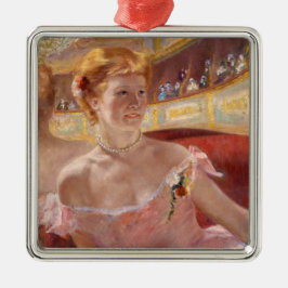 Amerikanische Frau mit Perlenschmuck und rosa Klei Ornament Aus Metall