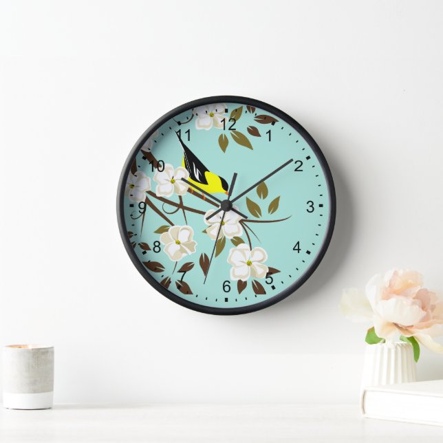 Amerikanische Goldfinch über eine blühende Zweigni Uhr (Zuhause)