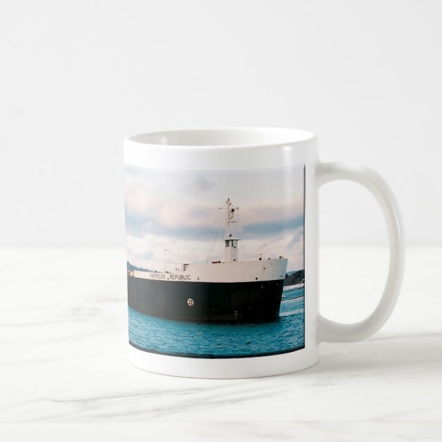 Amerikanische Tasse des vollen Bildes der Republik (Rechts)