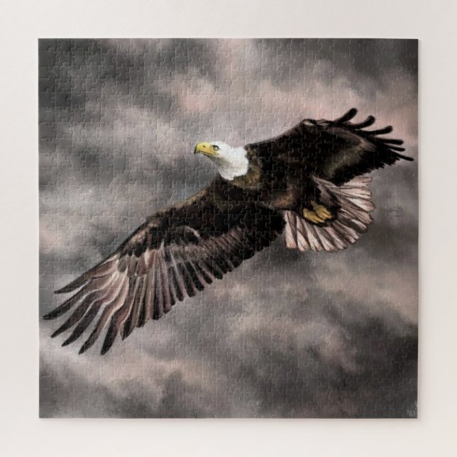 Amerikanischer Adler im Bald fliegen in Sturmwolke (Vertikal)