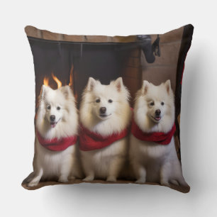 Amerikanischer Eskimo am Kamin Weihnachten Kissen
