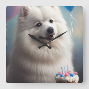 Amerikanischer Eskimo-Hund mit Luftballons zum Geb Quadratische Wanduhr