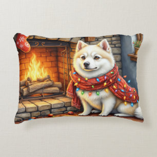 Amerikanischer Eskimo-Kamin mit Weihnachtslichtern Dekokissen