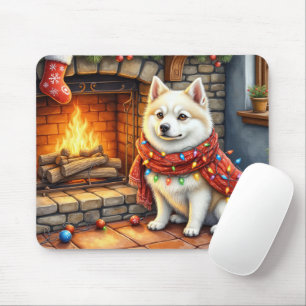 Amerikanischer Eskimo-Kamin mit Weihnachtslichtern Mousepad