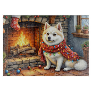 Amerikanischer Eskimo-Kamin mit Weihnachtslichtern Schneidebrett