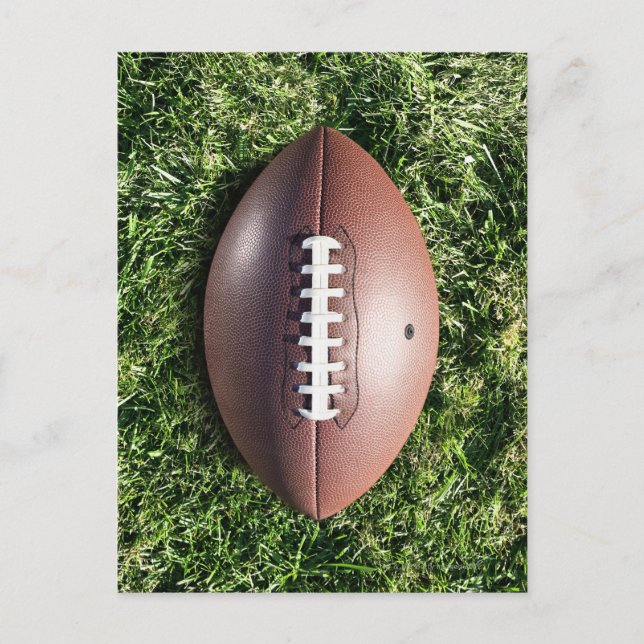 Amerikanischer Fußball auf Gras Postkarte (Vorderseite)