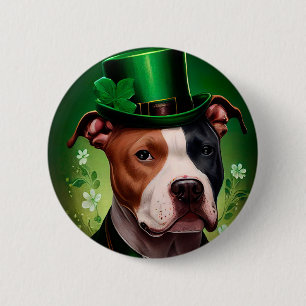 Amerikanischer Staffordshire-Hund am St. Patrick's Button