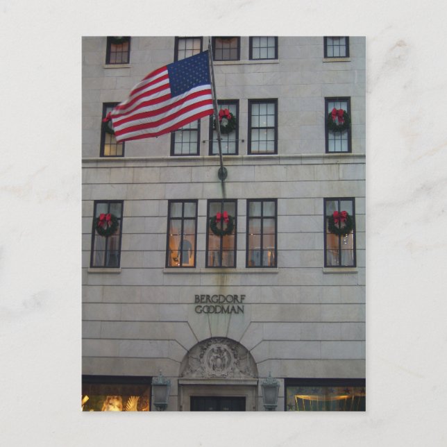 Amerikas Flagge fliegt stolz am NYC in Bergdorf Postkarte (Vorderseite)