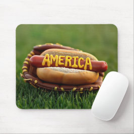 Amerikas Text auf einem heißen Hund im Baseballhan Mousepad