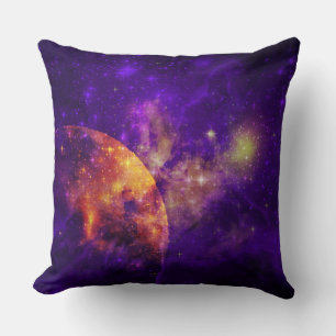 Amethyst Sky, Goldener Planet auf Nebula-Keuchkief Kissen