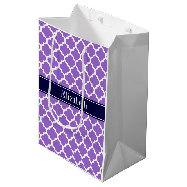 Amethyst Whmarokkanisch #5 Navy Blue Name Monogram Mittlere Geschenktüte (Vorderseite Schrägansicht)